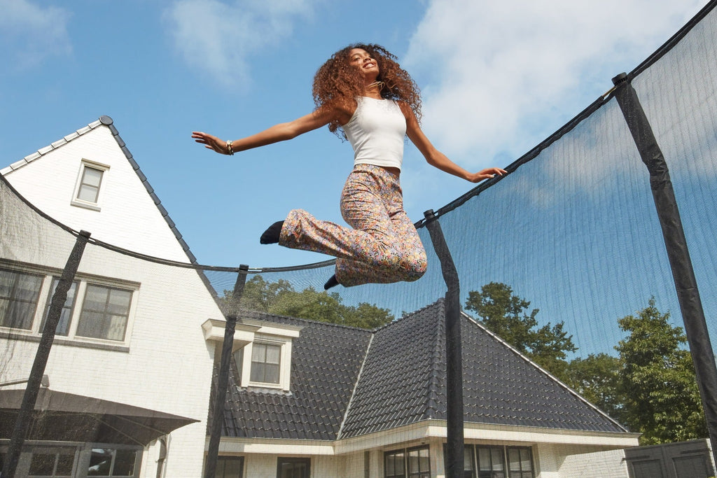 10ft Salta Green Round First Class Edition Trampoline with Enclosure - SGP Garden Ltd