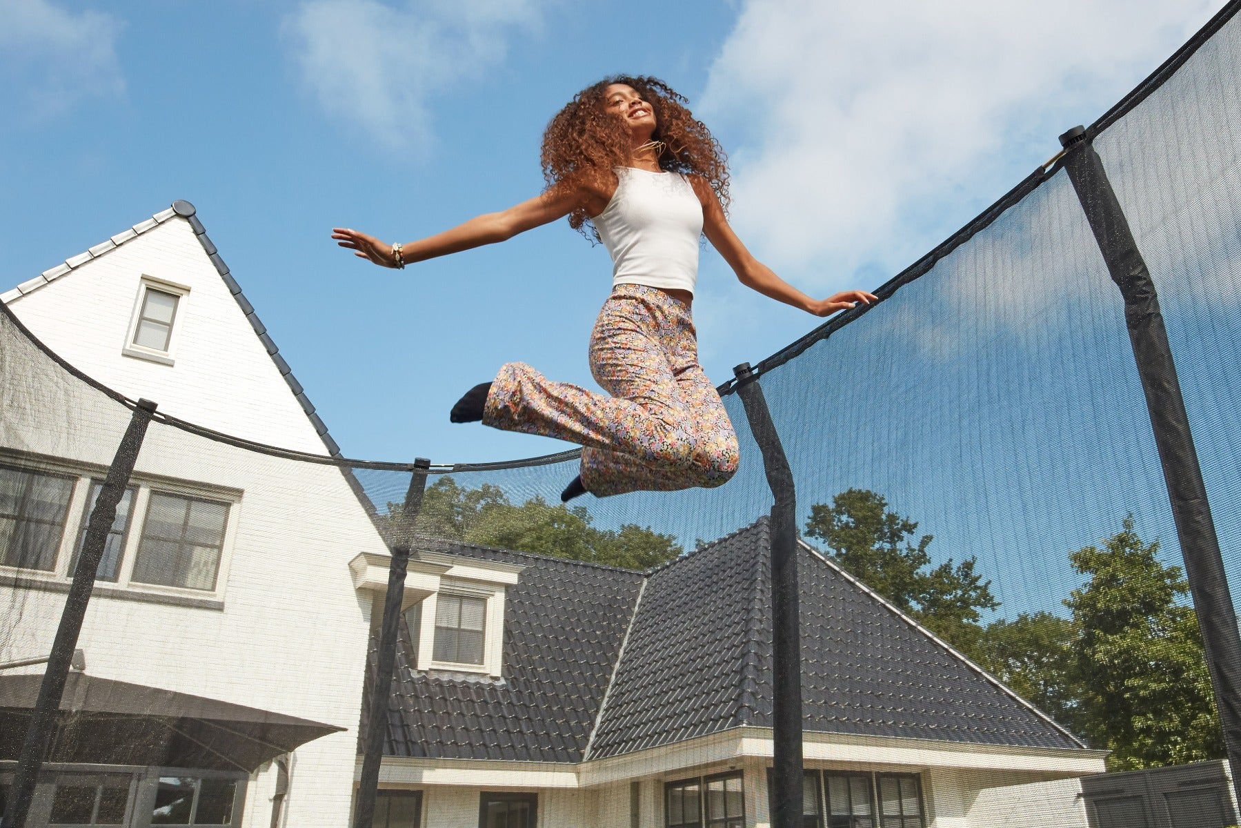 10ft Salta Green Round First Class Edition Trampoline with Enclosure - SGP Garden Ltd