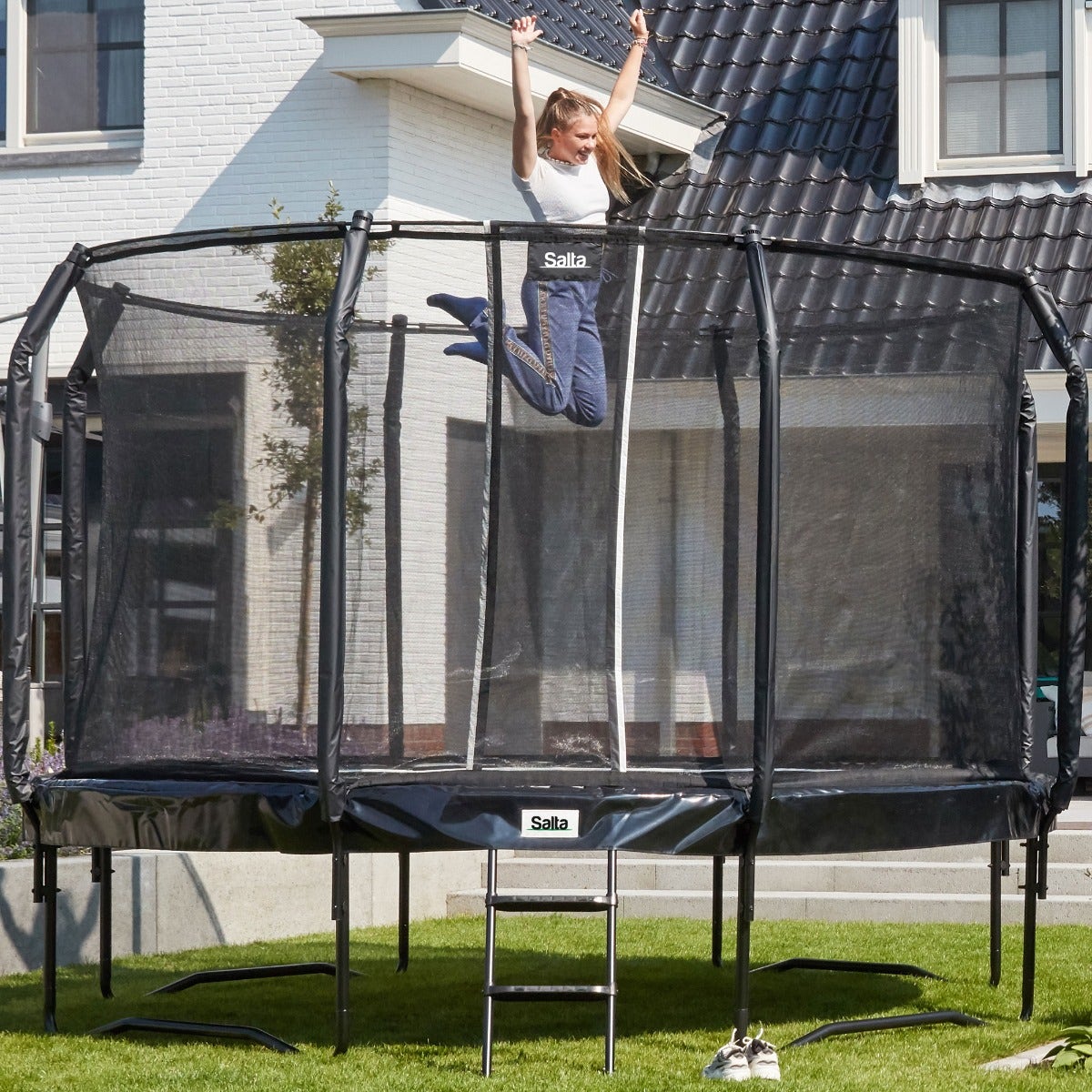 14ft Salta Black Round First Class Edition Trampoline with Enclosure - SGP Garden Ltd