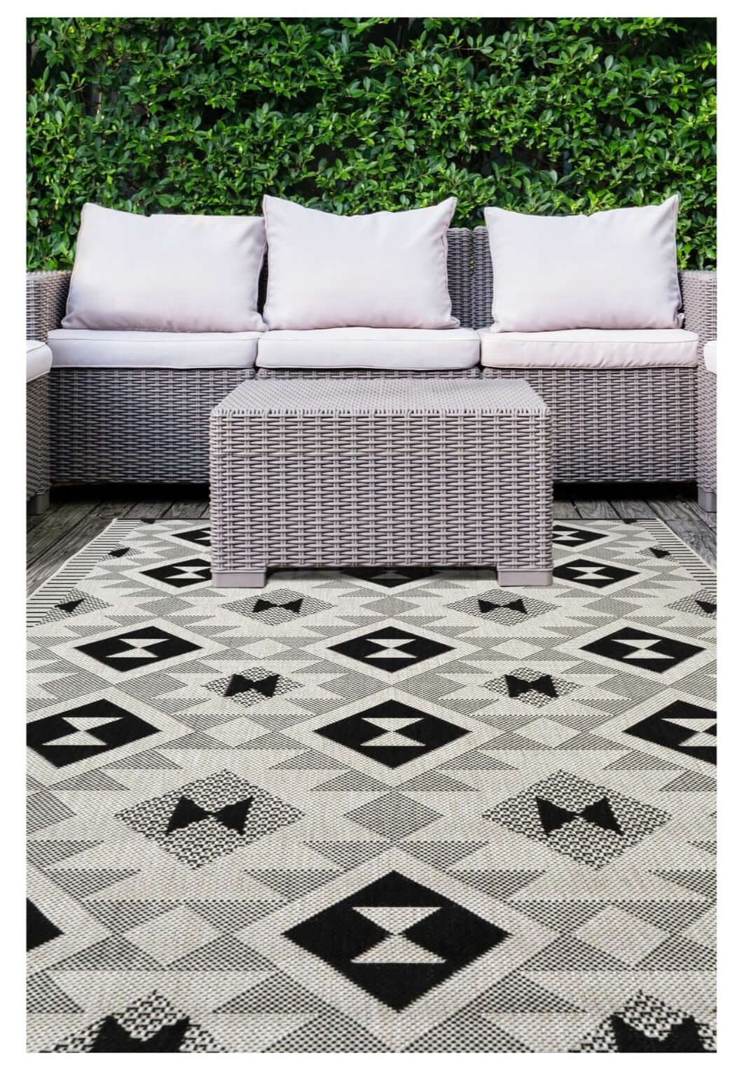 County Geo Chequer Indoor/Outdoor Rug | 11182A - SGP Garden Ltd