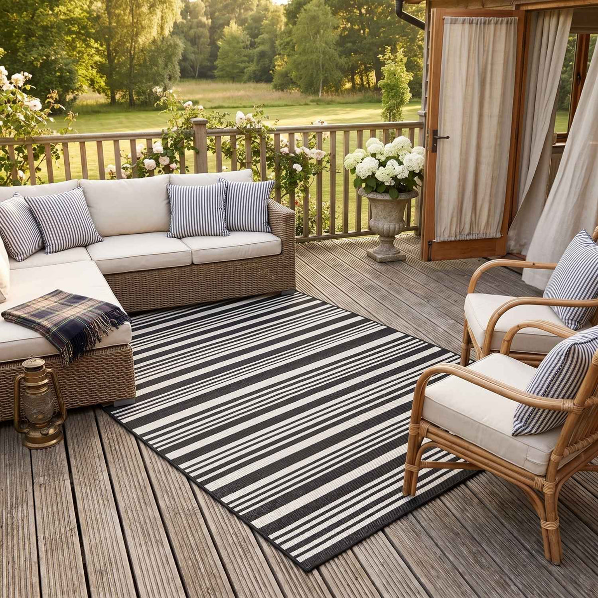 Ecology Outdoor Rug Black | 300bl - SGP Garden Ltd