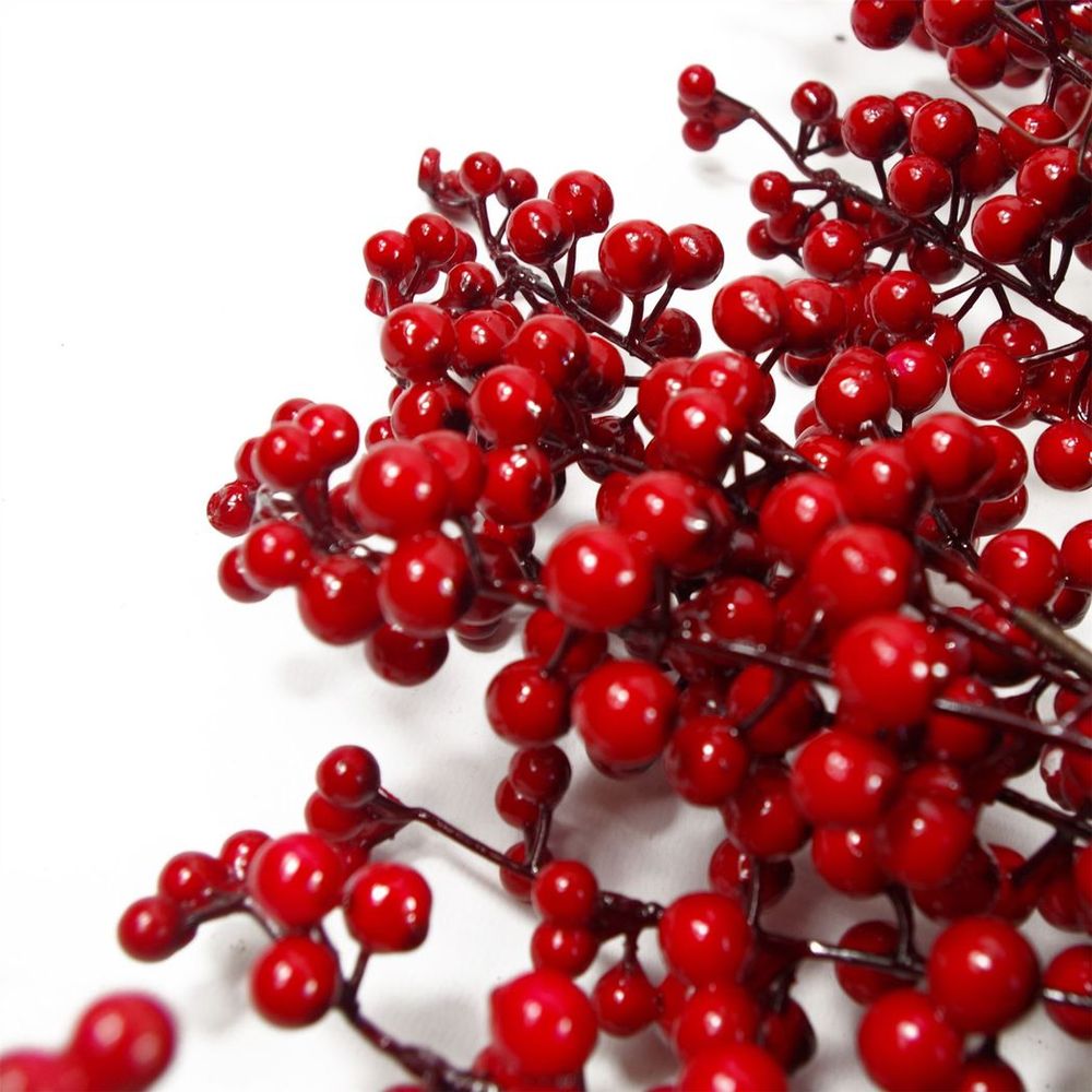 Extra Large Luxury Christmas Red Berry Wreath: 60cm (24") Diameter - Perfect for Door Décor - SGP Garden Ltd