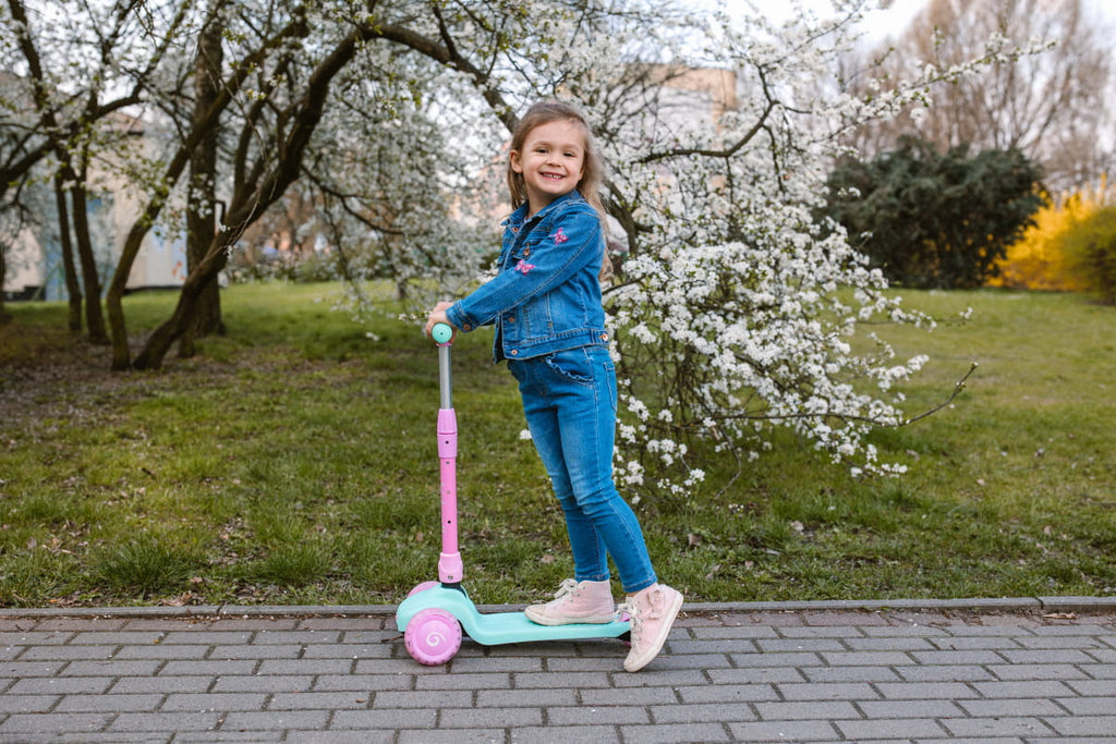 Kidwell JAX Folding 3-Wheel Scooter with LED Light-Up Wheels – Kids Ages 3+ (2 Colours) - SGP Garden Ltd
