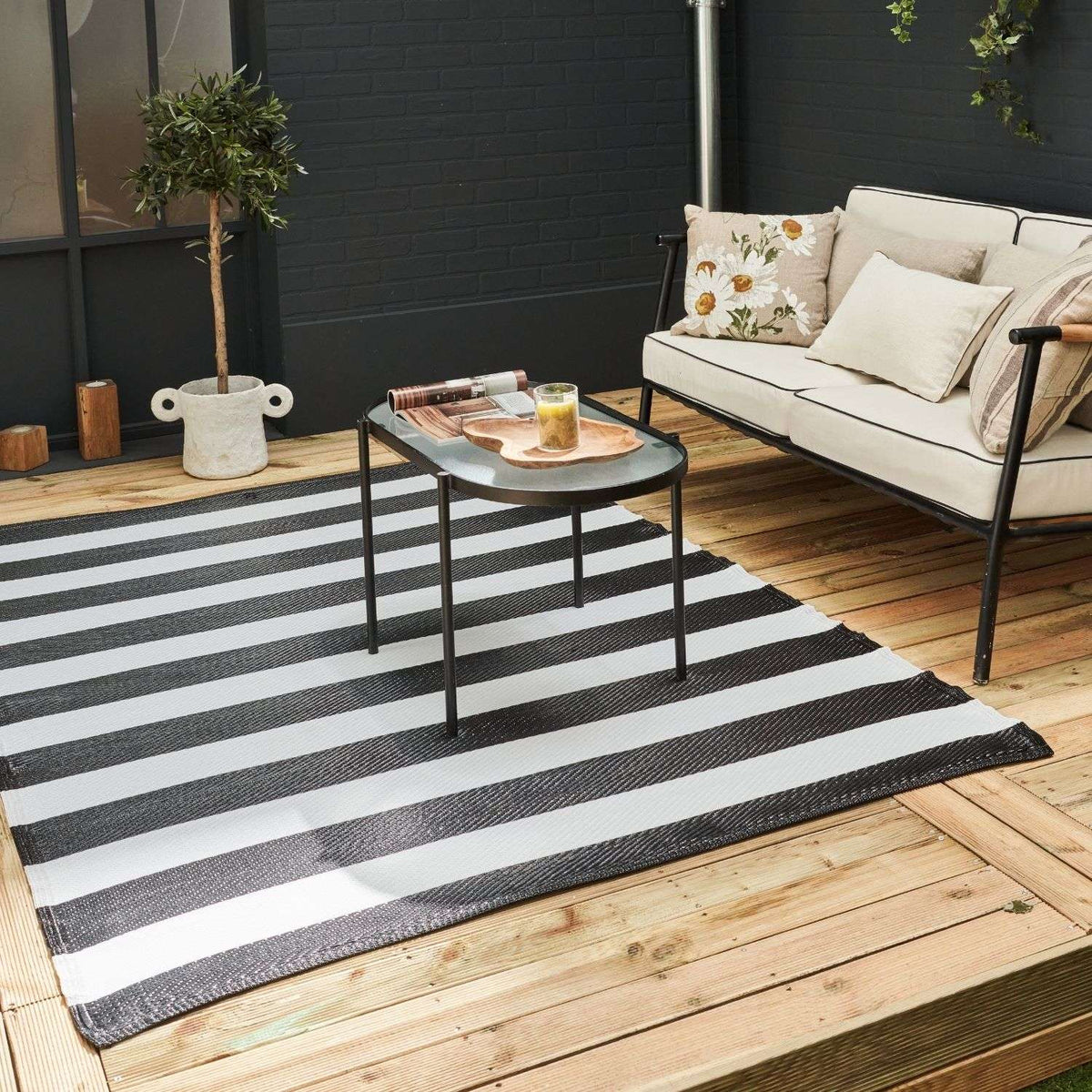Rainbow Outdoor Rug Black & White | 1030 - SGP Garden Ltd