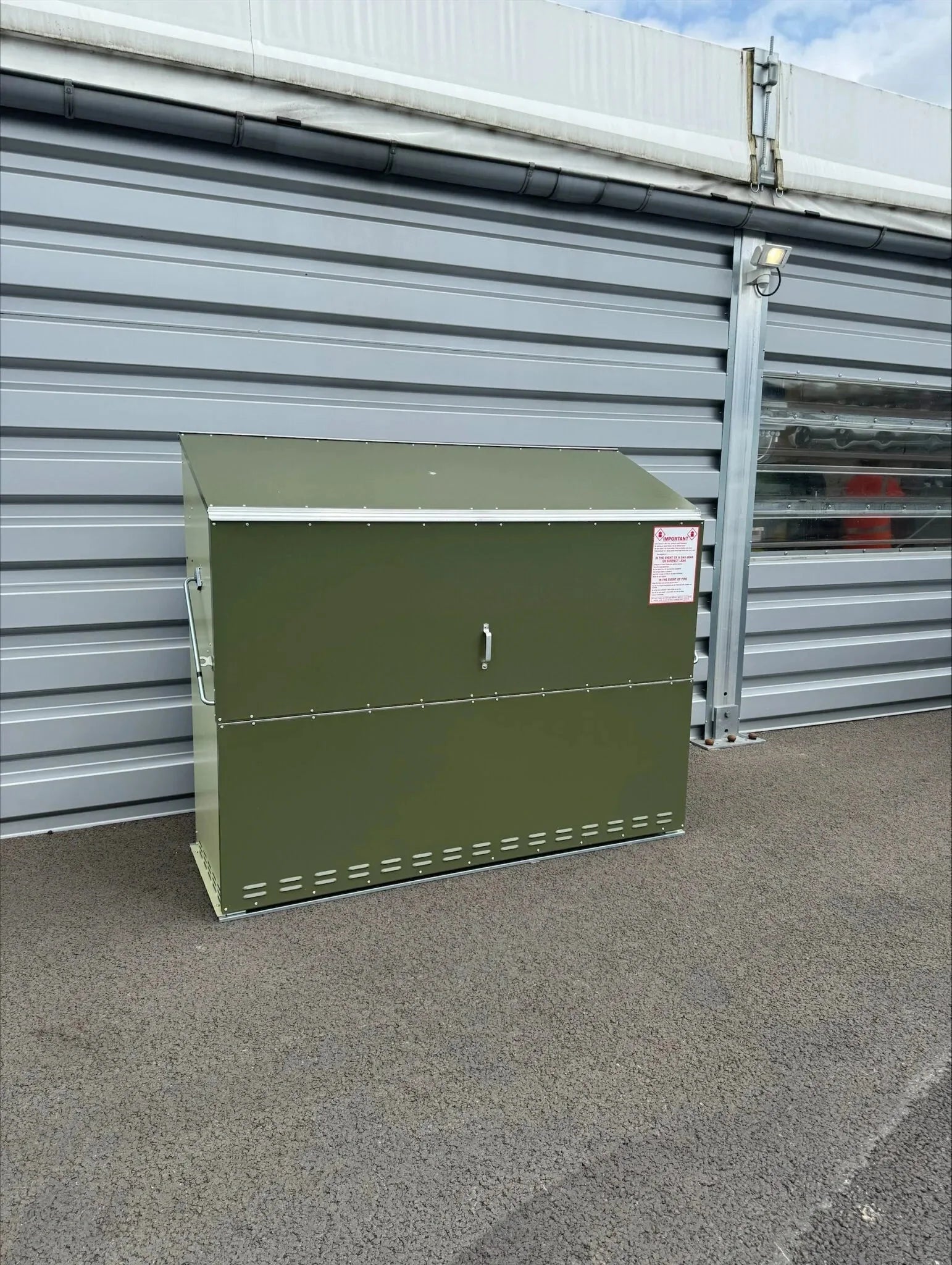 Trimetals Senturion 4 × 47kg LPG Bottle Store - SGP Garden Ltd