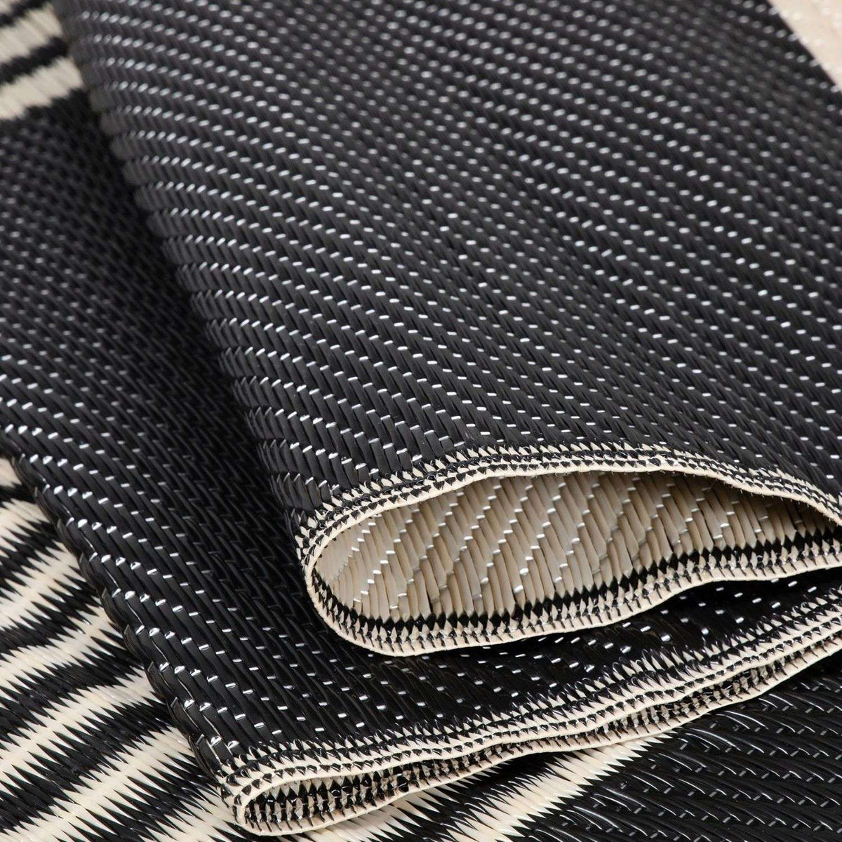 Urban Outdoor Rug Black & Beige | 1010 - SGP Garden Ltd